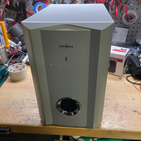 Home audio subwoofer by Insignia - Picture 10 of 10